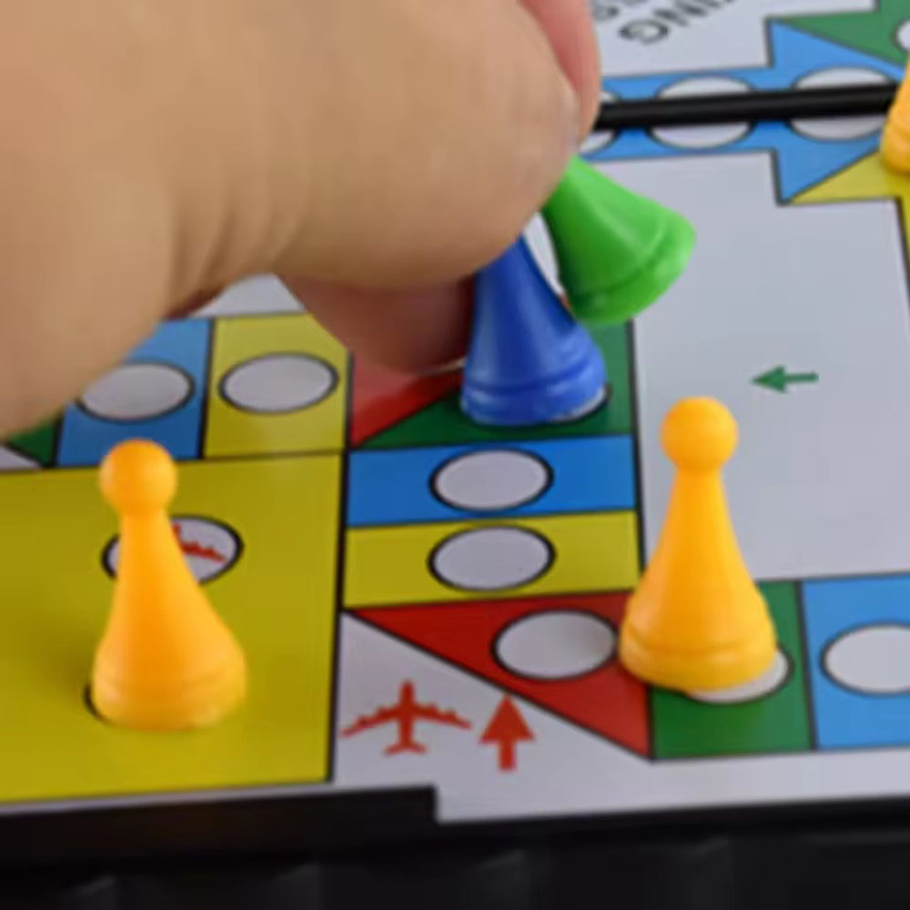 折りたたみ式磁気フライングチェスセット、クロールマット、ポー - Board Game Ludo のレビューと価格